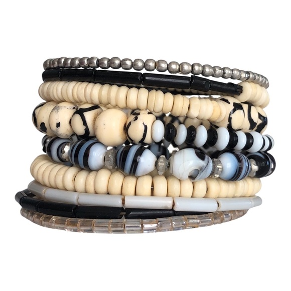 TEN TURN BEAD AND BONE BRACELET BLACK & WHITE - Picture 6 of 8